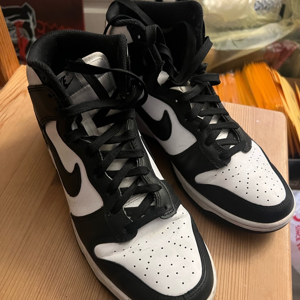 NIKE PANDAS SIZE 8
